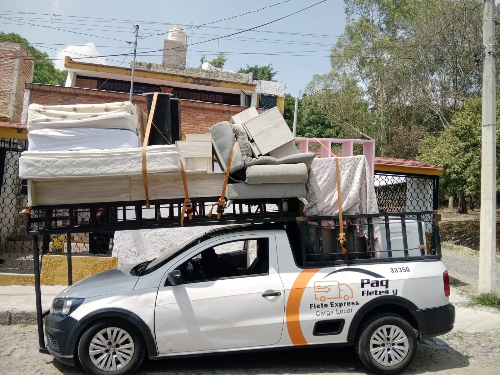 Mudanzas de hogares completos, con cada mueble bien acomodado.