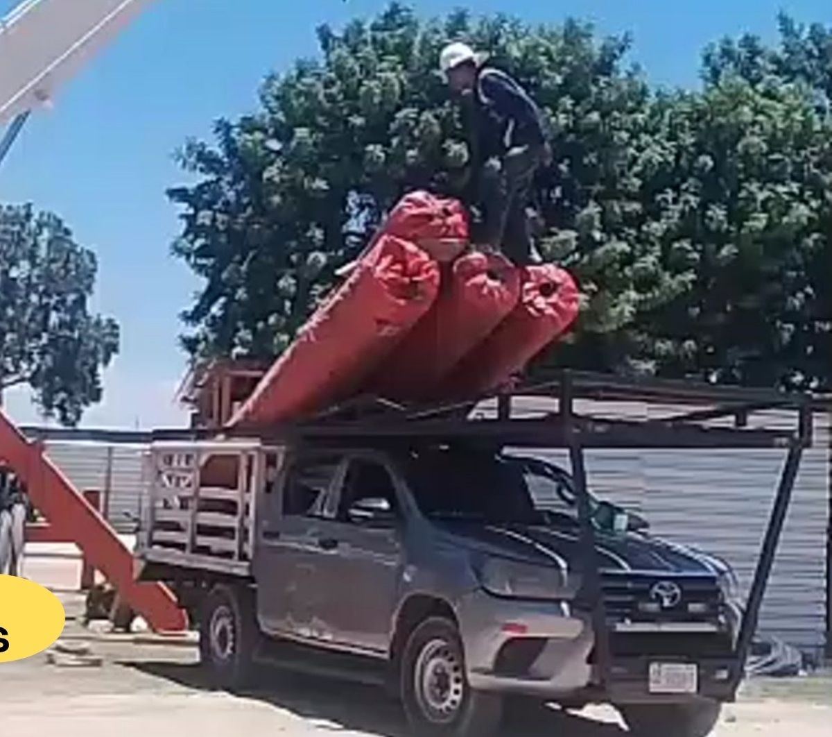 Maniobra con grúa y carga larga